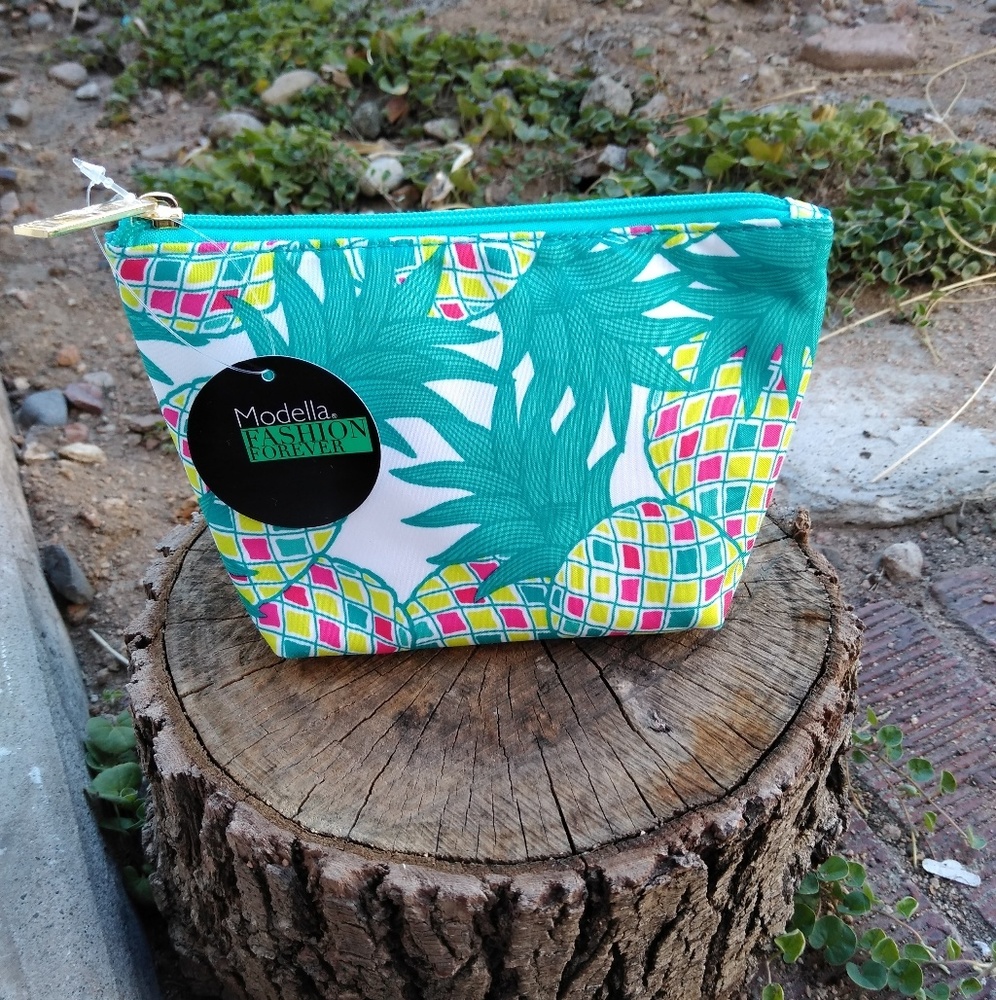 3 for $14 ❤️ Modella Pineapple Makeup Bag